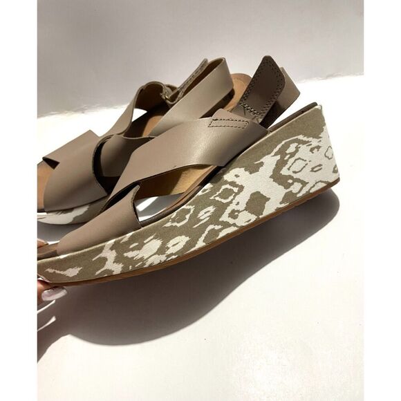 Clarks Collection Soft Cushion brown wedges Strappy women's 11 - Picture 2 of 7